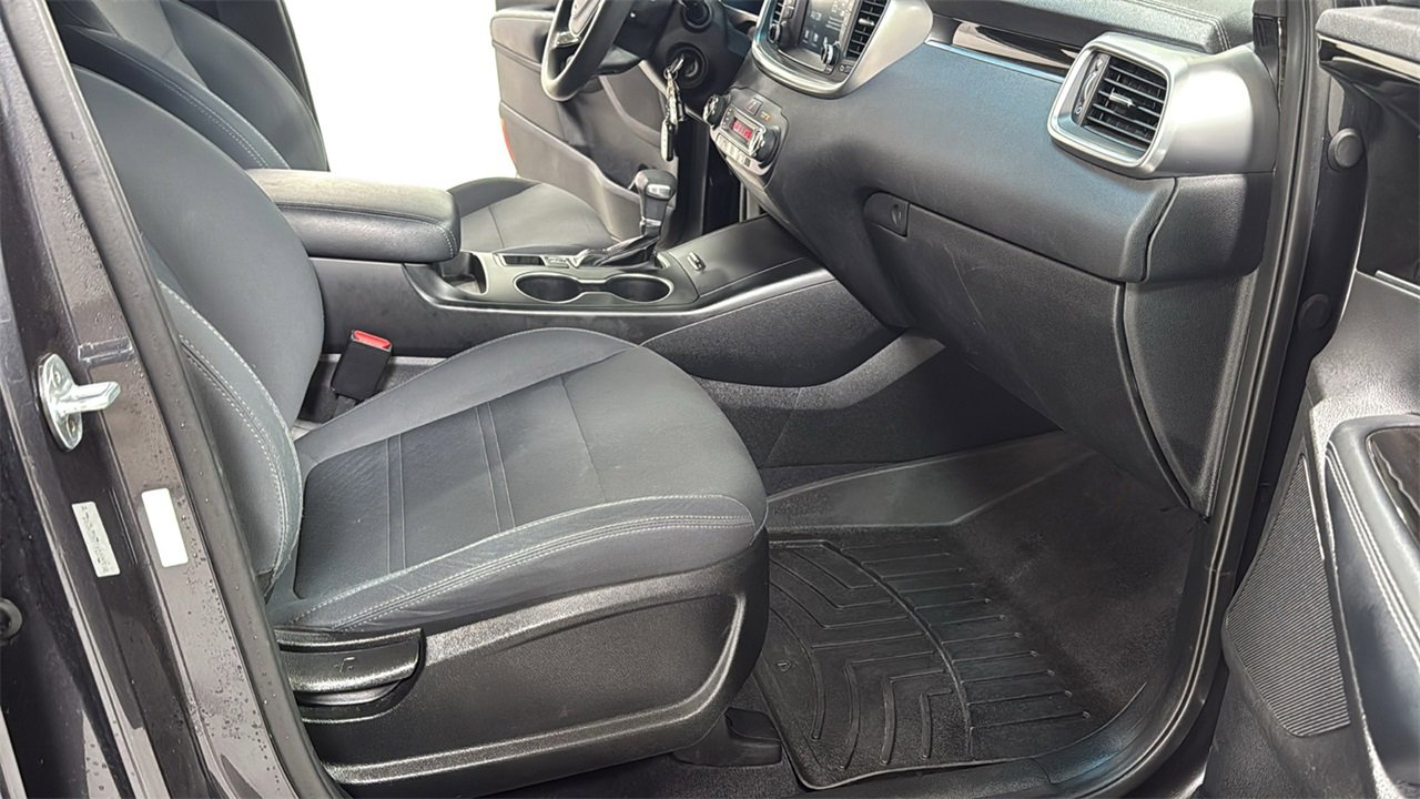 Used 2019 Kia Sorento LX image 18