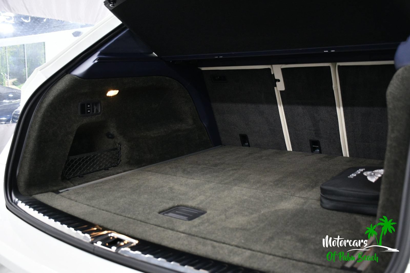 Used 2023 Bentley Bentayga AWD/4WD image 18