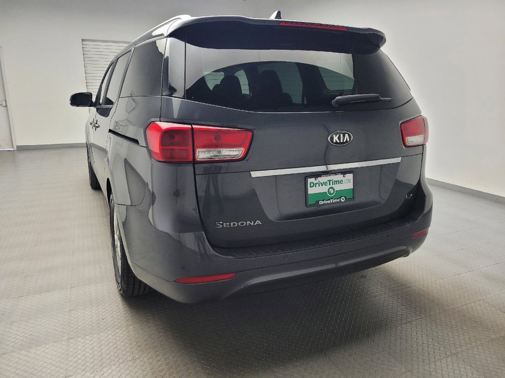 Used 2017 Kia Sedona LX w/ LX Essentials Premium Package FWD image 6
