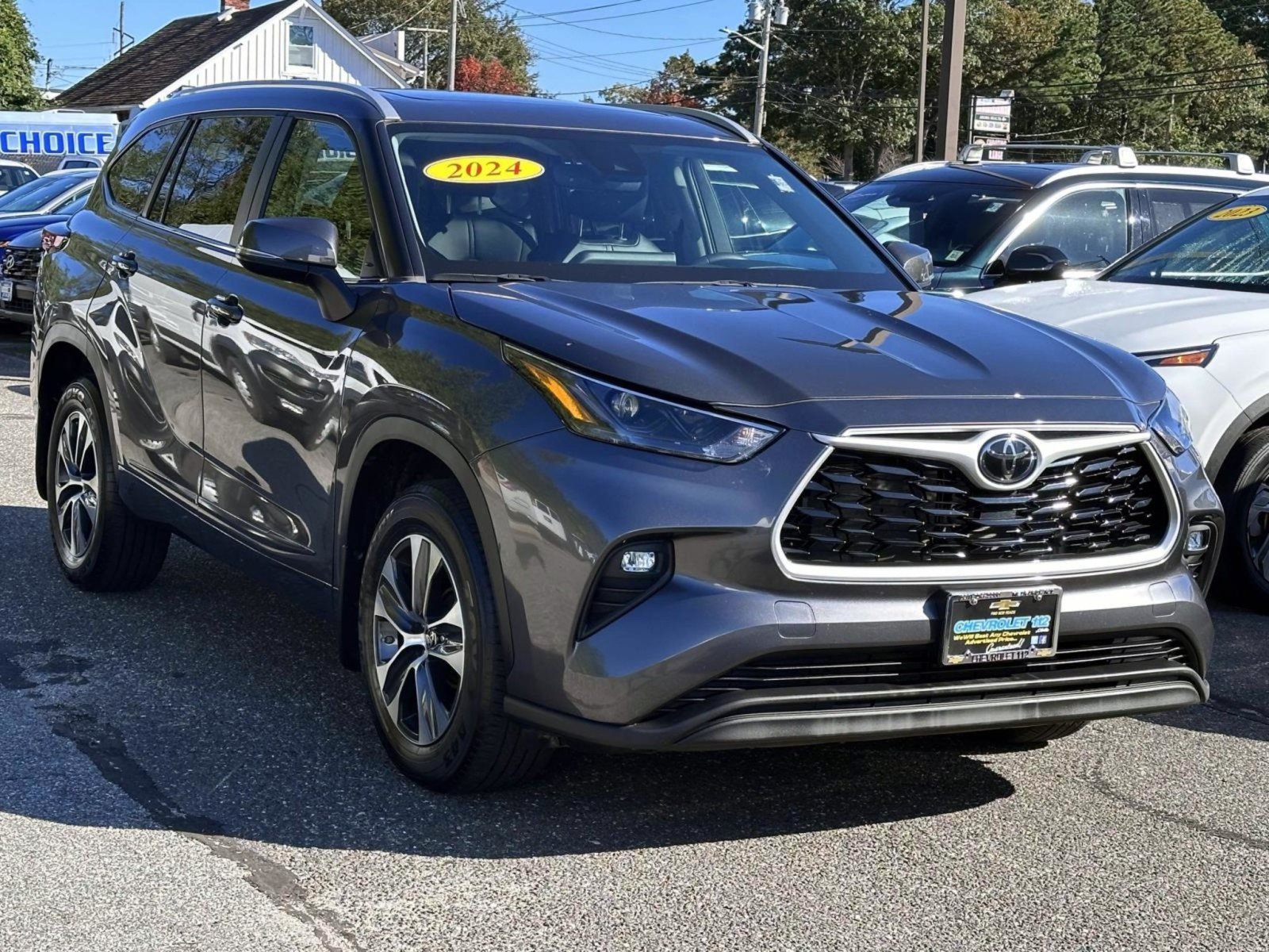 Used 2024 Toyota Highlander XLE AWD/4WD image 5