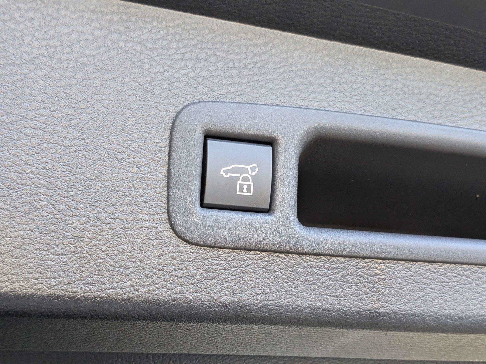 New 2026 Toyota Sienna XLE FWD image 7