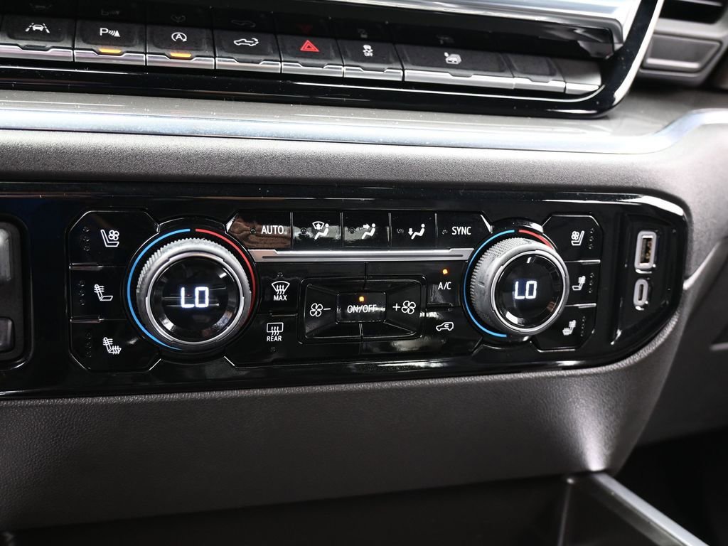 Used 2024 Chevrolet Silverado 1500 High Country w/ Technology Package image 35