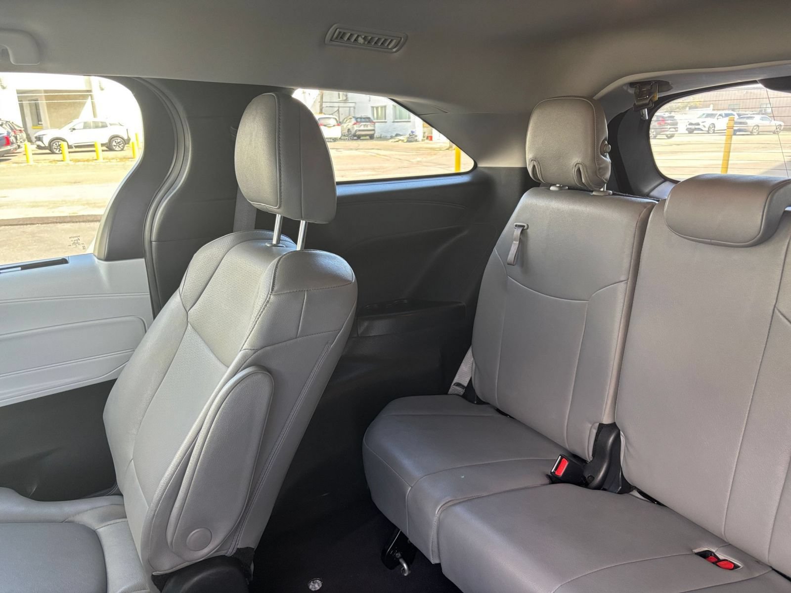 Used 2025 Toyota Sienna XLE FWD image 29
