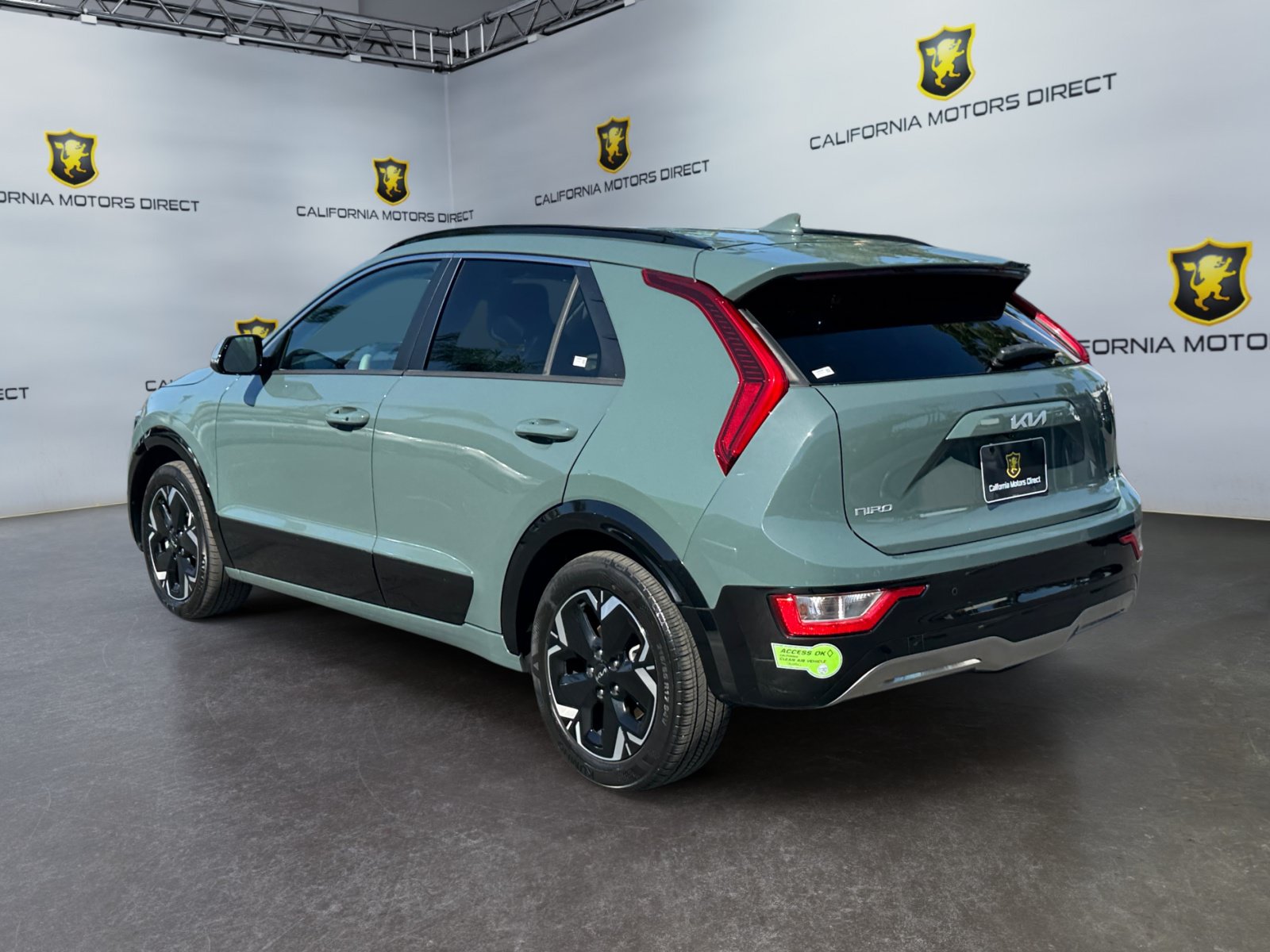 Used 2023 Kia Niro Wind w/ Wind Preserve Package FWD image 3