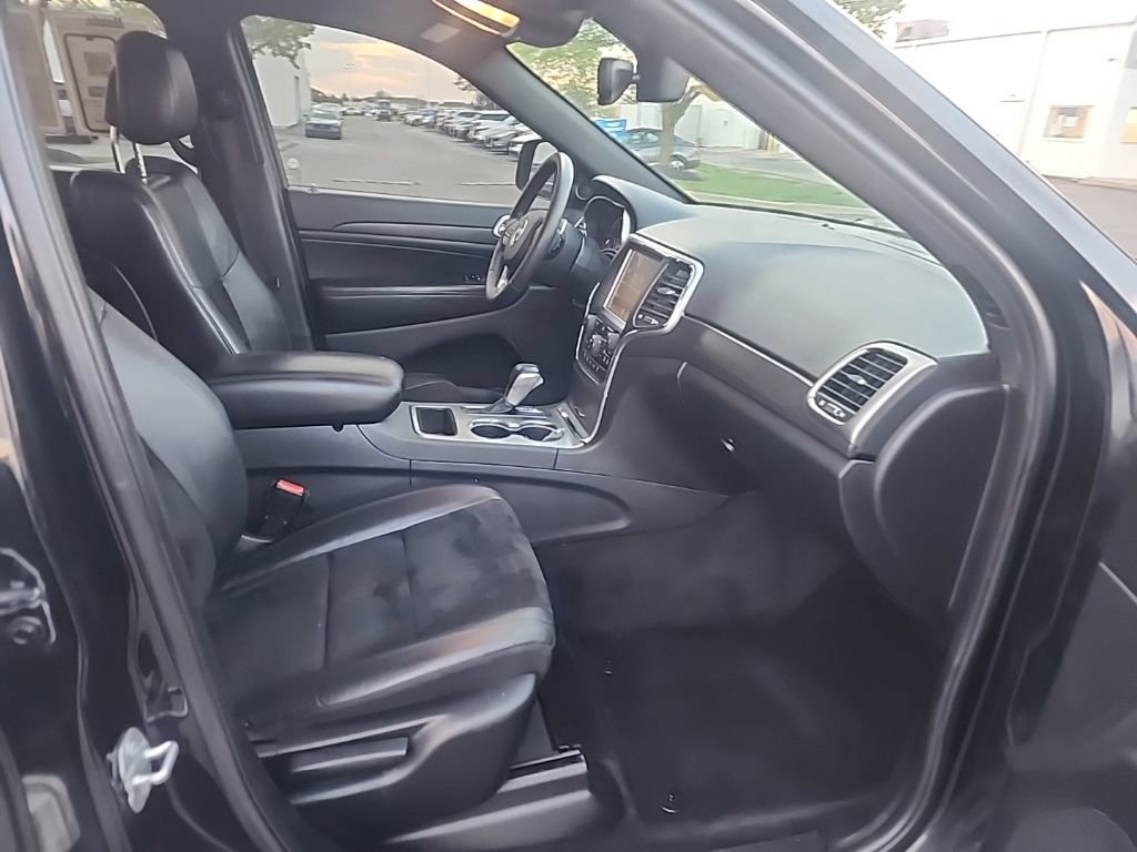 Used 2017 Jeep Grand Cherokee Altitude AWD/4WD image 32