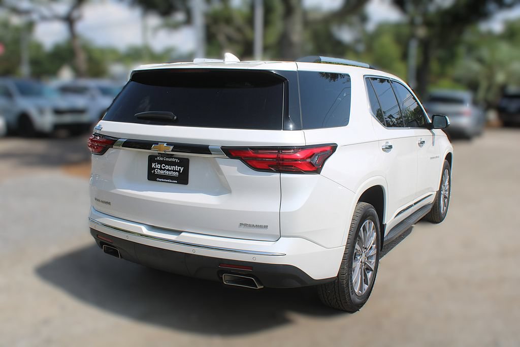 Used 2023 Chevrolet Traverse Premier FWD image 7