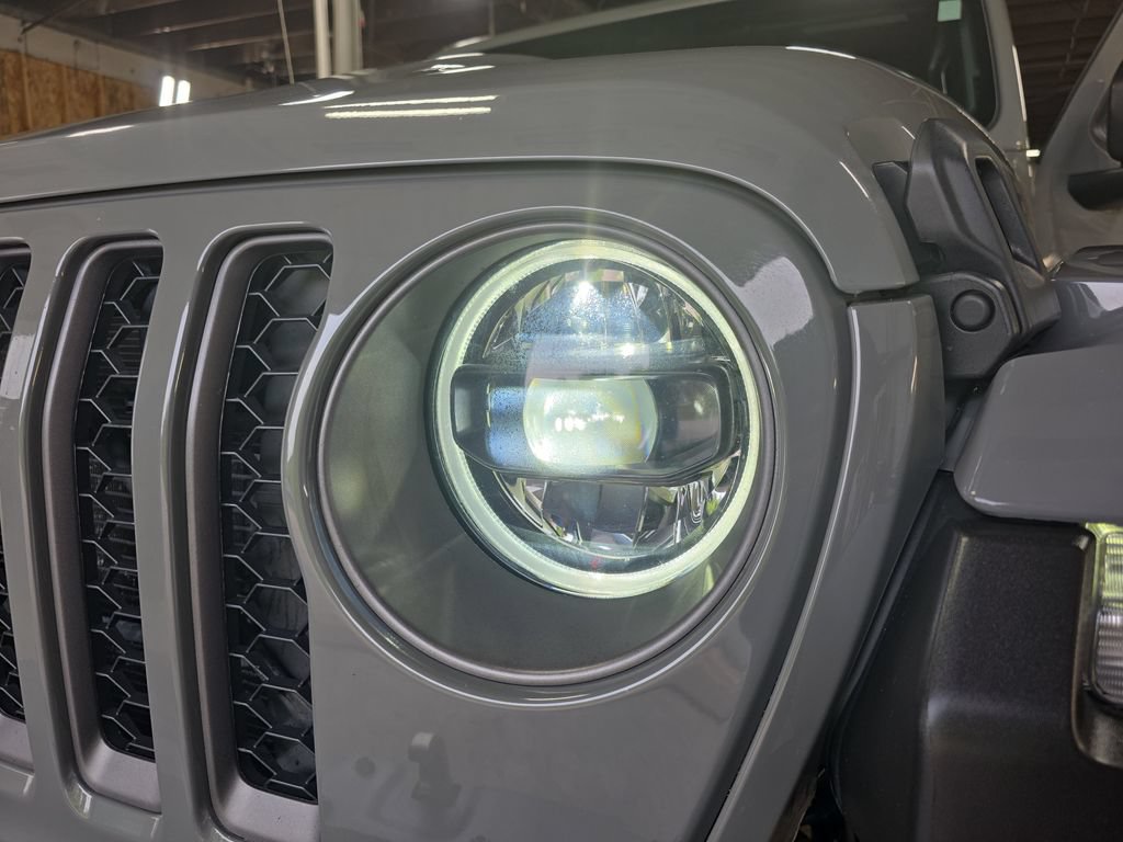 Used 2023 Jeep Wrangler Unlimited Rubicon 392 w/ Xtreme Recon 35" Tire Package AWD/4WD image 32