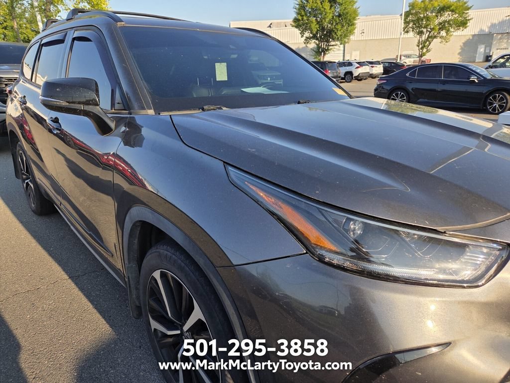 Used 2022 Toyota Highlander XSE FWD image 9