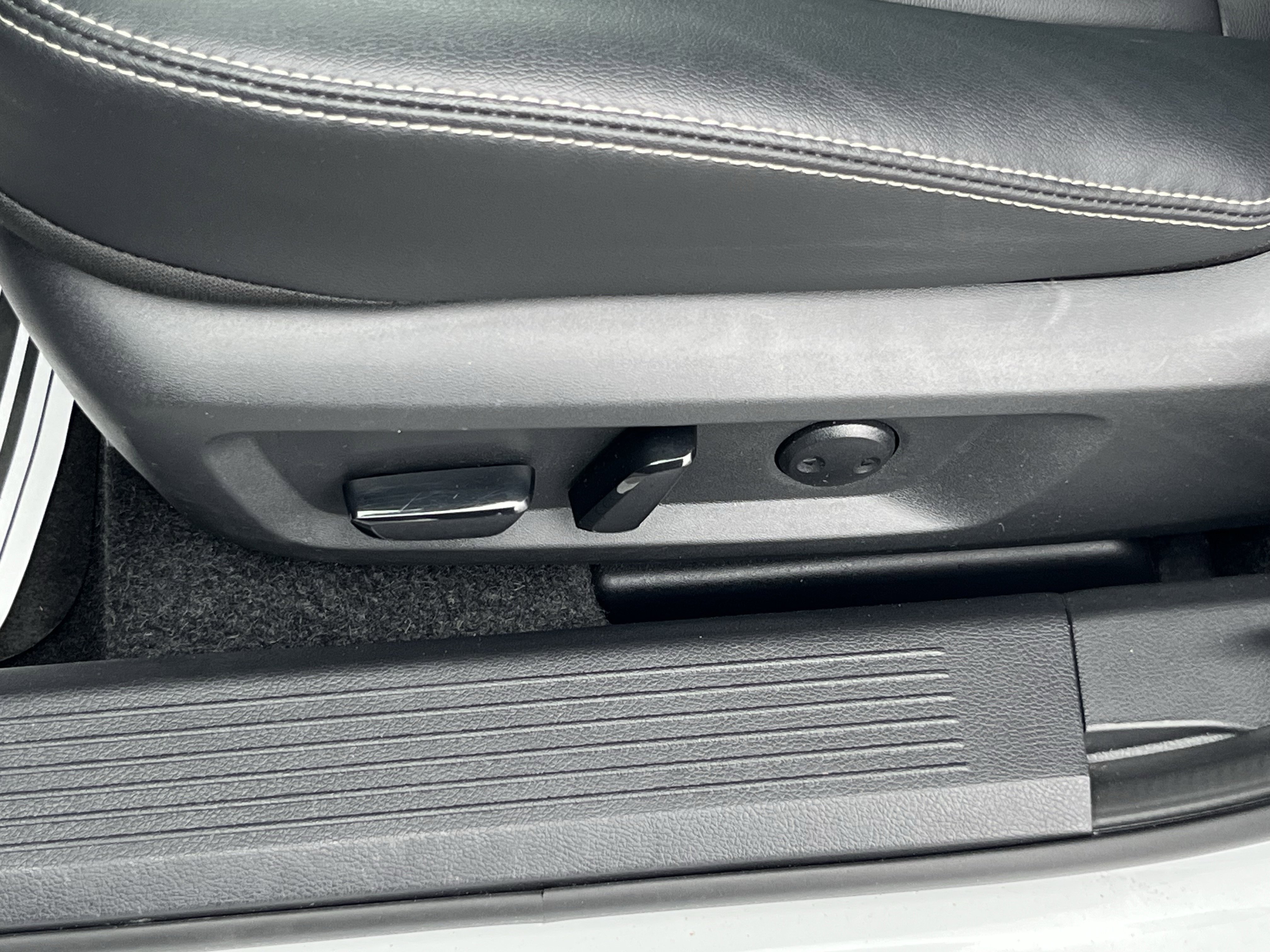 Used 2024 Nissan Rogue SL image 15