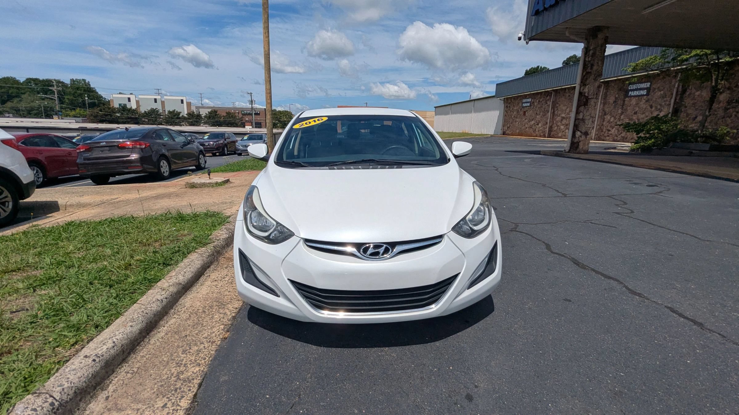 Used 2016 Hyundai Elantra SE FWD image 2