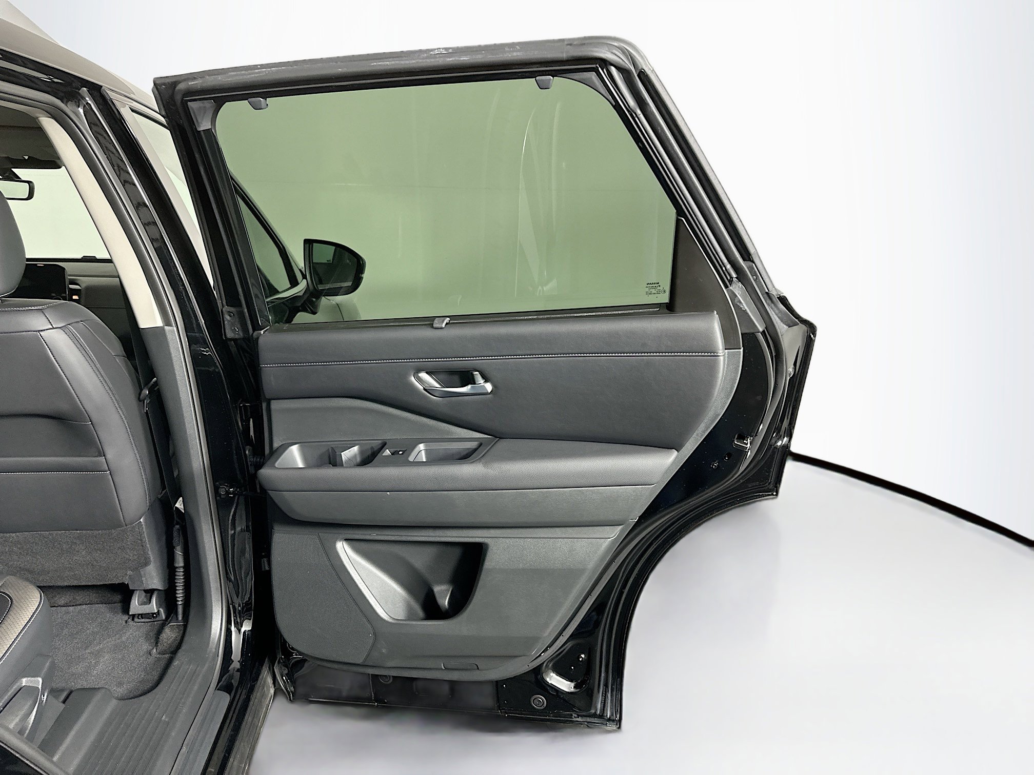 Used 2025 Nissan Pathfinder SL image 32