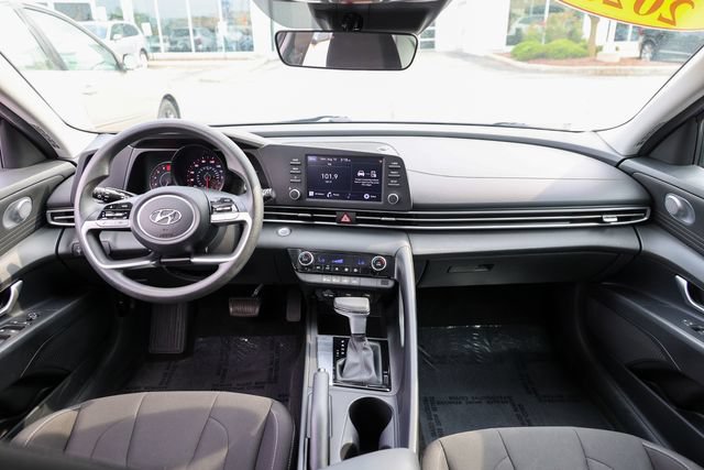 Used 2023 Hyundai Elantra SEL FWD image 6