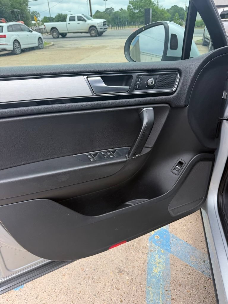 Used 2017 Volkswagen Touareg Wolfsburg Edition AWD/4WD image 13