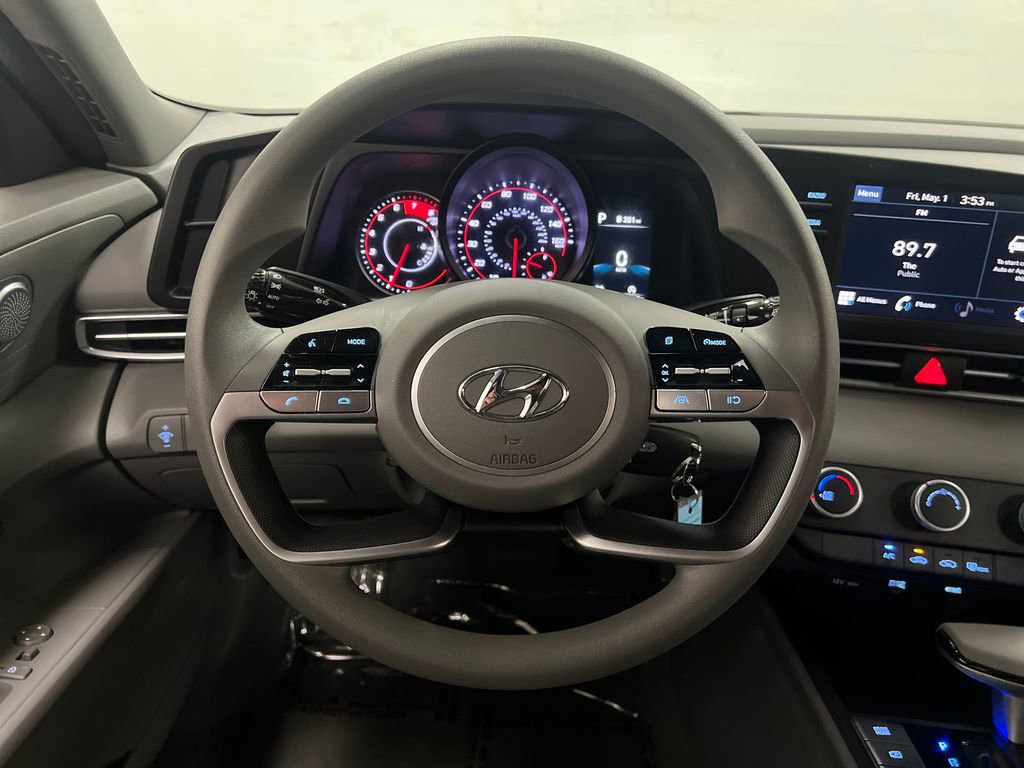 Used 2023 Hyundai Elantra SE w/ Cargo Package FWD image 16