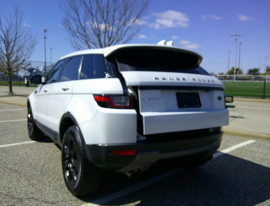 Used 2018 Land Rover Range Rover Evoque SE Premium image 17