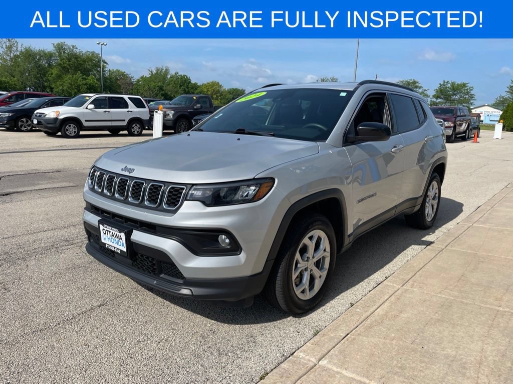 Used 2024 Jeep Compass Latitude AWD/4WD image 2