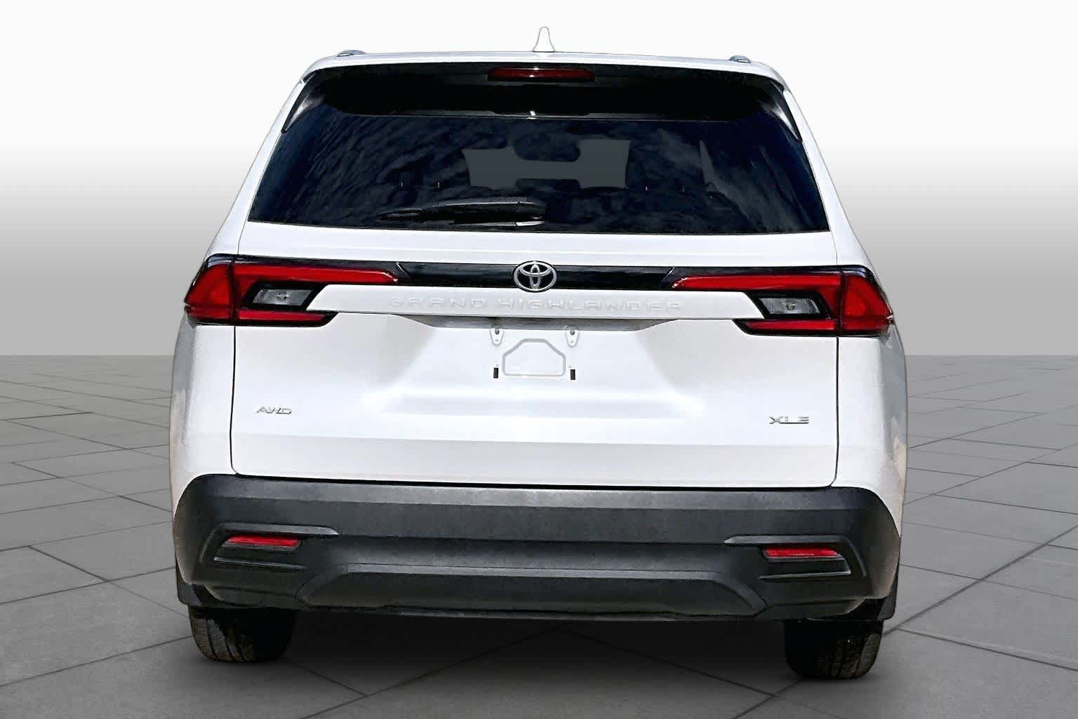 Used 2024 Toyota Grand Highlander AWD image 5