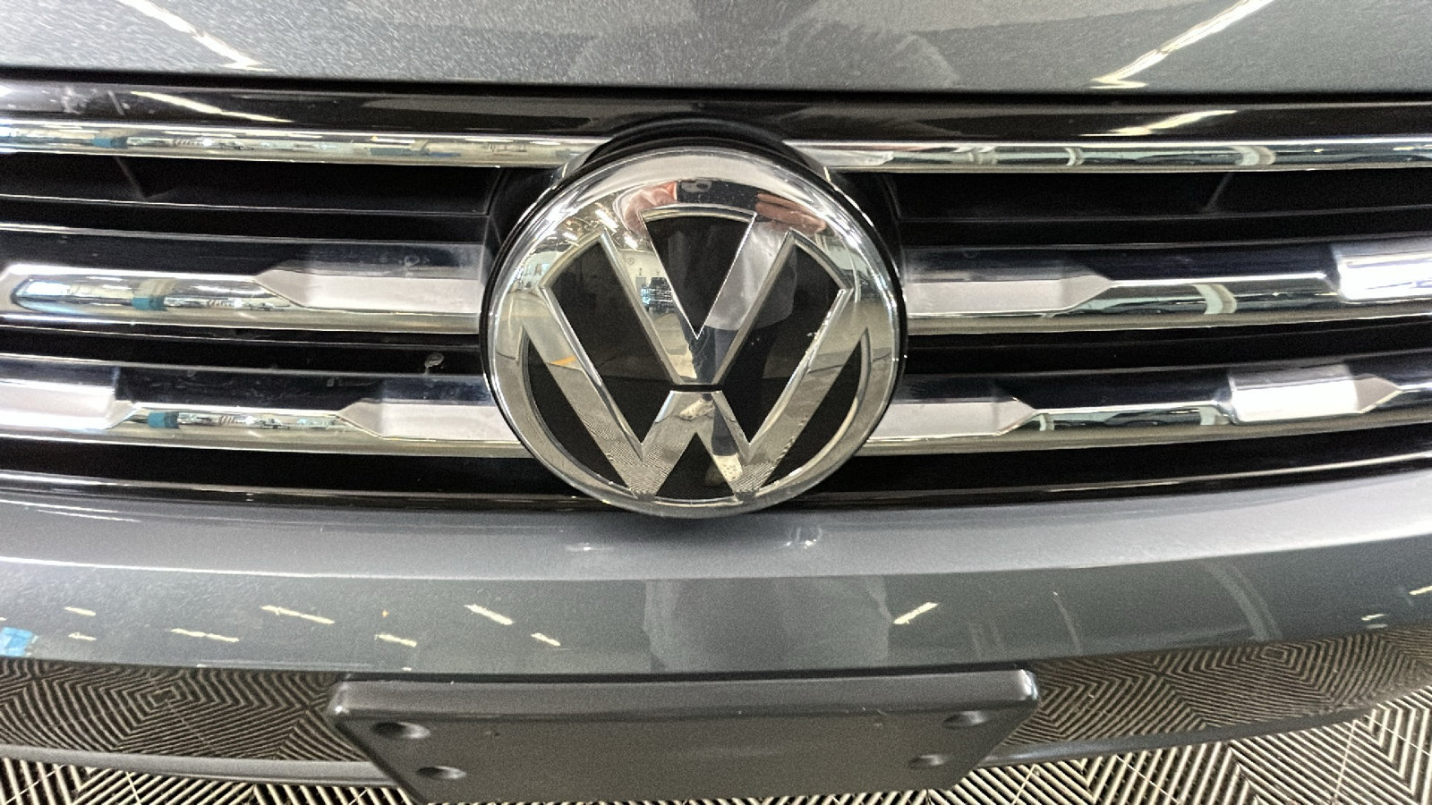 Used 2018 Volkswagen Tiguan SE w/ Panoramic Sunroof Package AWD/4WD image 10