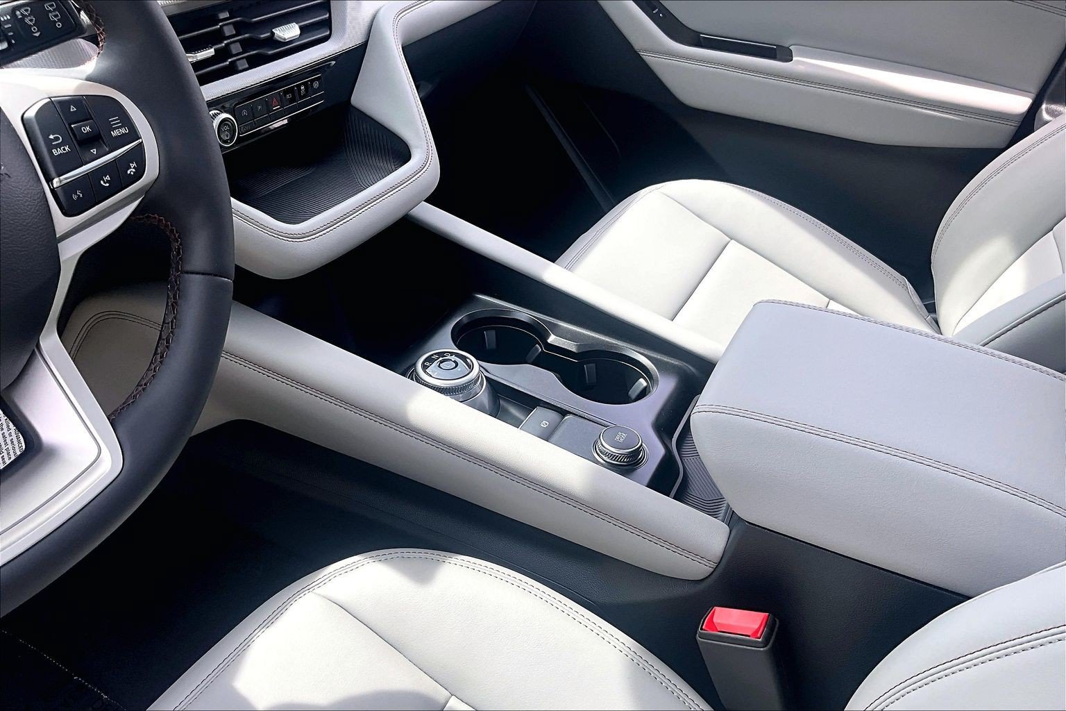 New 2026 Ford Explorer Active w/ Active Comfort Package AWD/4WD image 8