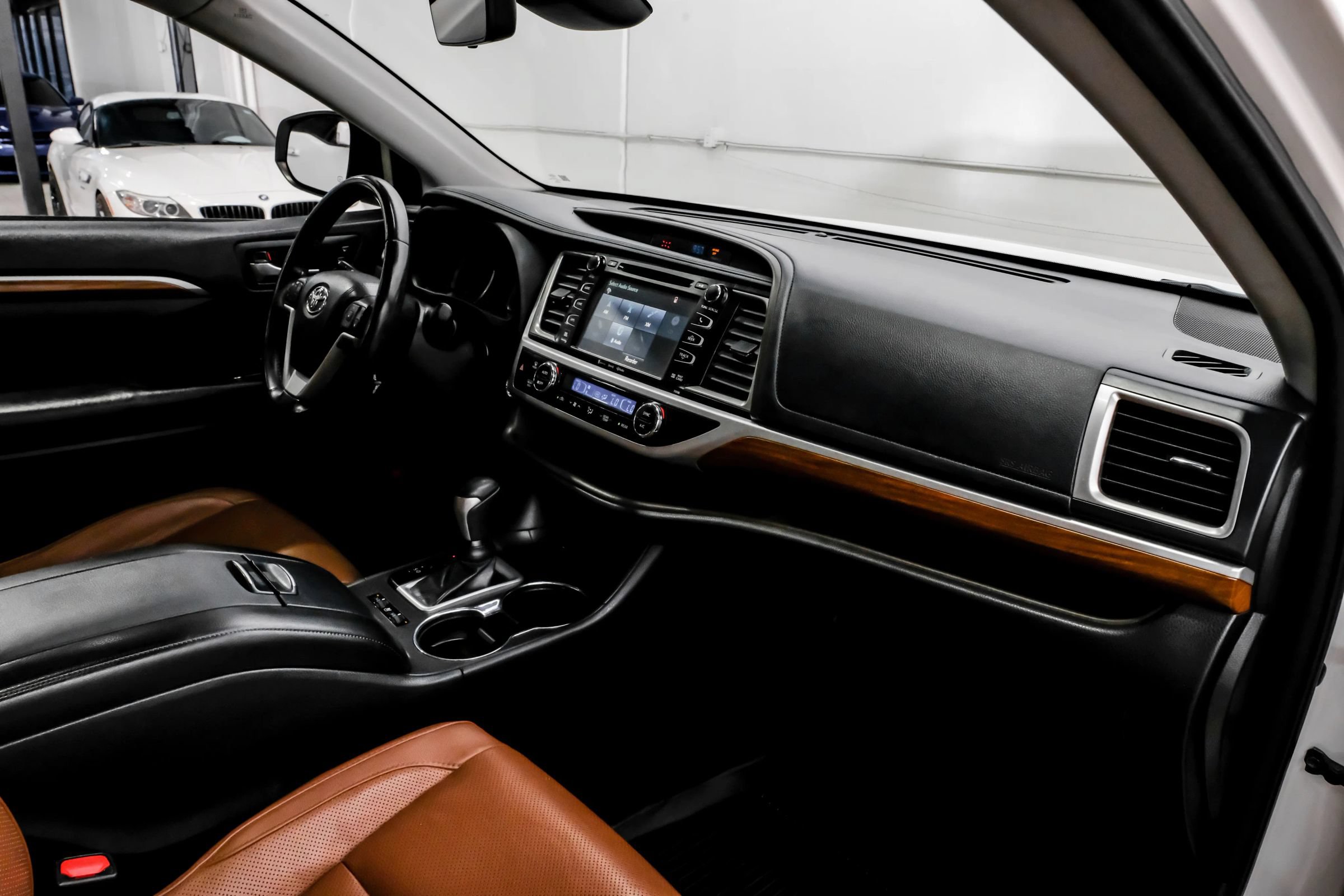 Used 2018 Toyota Highlander Limited FWD image 17