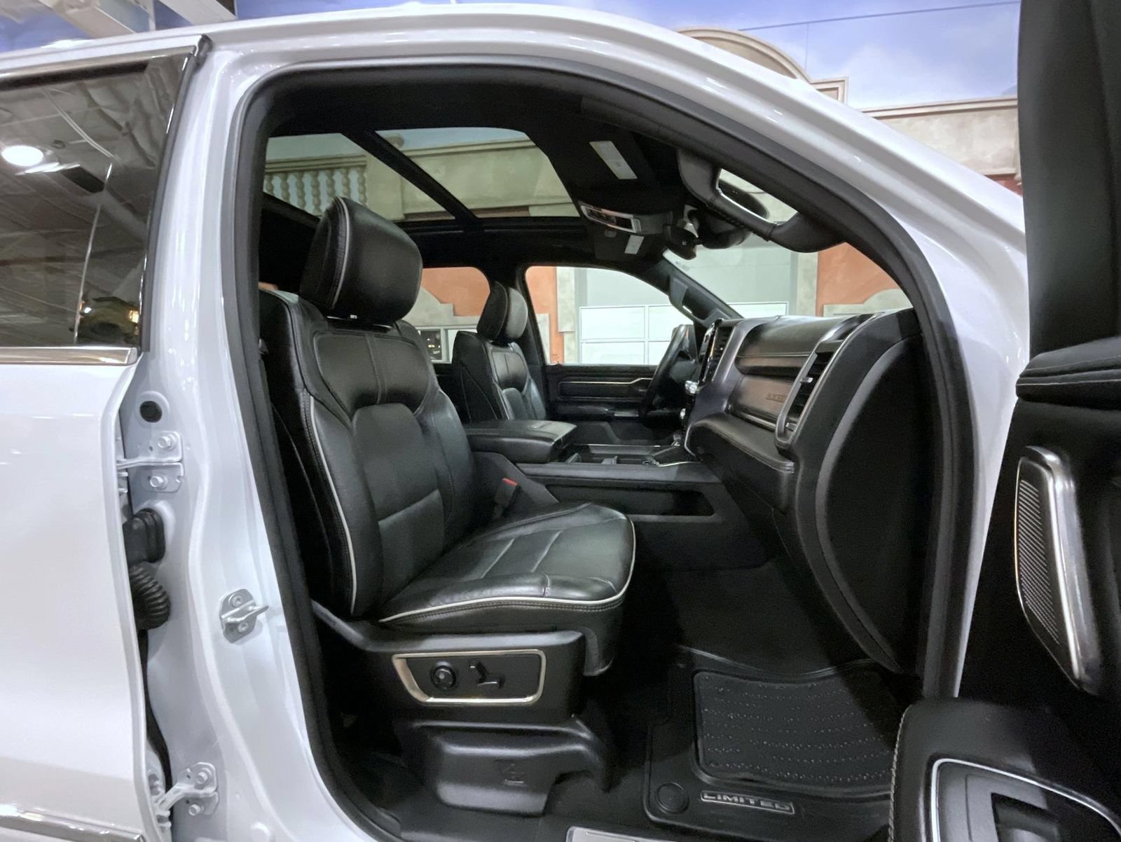 Used 2020 RAM 1500 Limited AWD/4WD image 15
