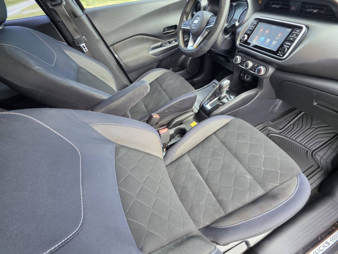 Used 2018 Nissan Kicks S FWD image 4