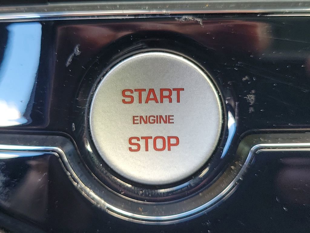 Used 2020 Jaguar F-PACE Premium image 24