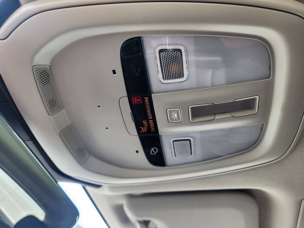 Certified 2025 Volvo XC60 B5 Plus AWD/4WD image 29