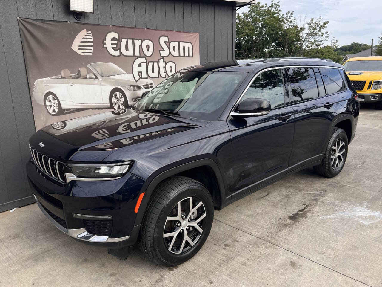 Used 2024 Jeep Grand Cherokee L Limited image 4