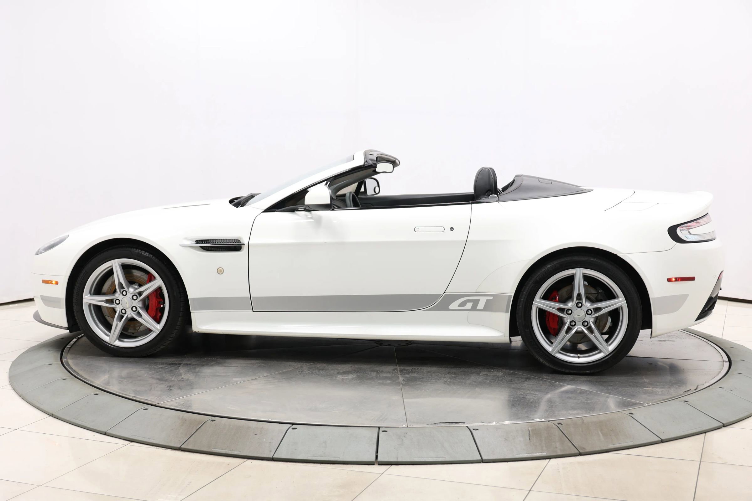 Used 2016 Aston Martin V8 Vantage GT RWD image 7