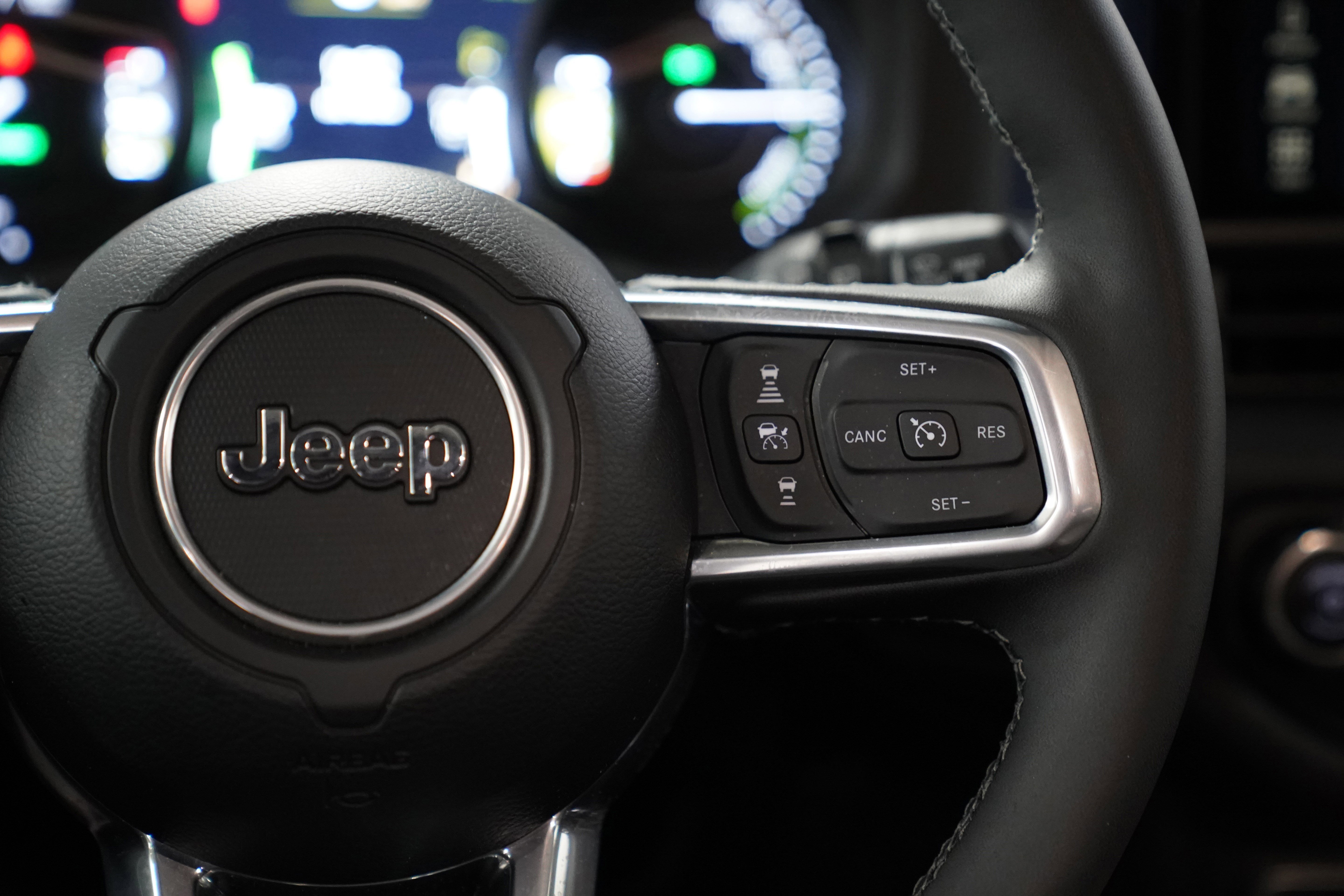 Used 2025 Jeep Wrangler Sahara AWD/4WD image 20