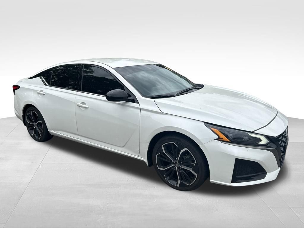 Used 2024 Nissan Altima 2.5 SR FWD image 8