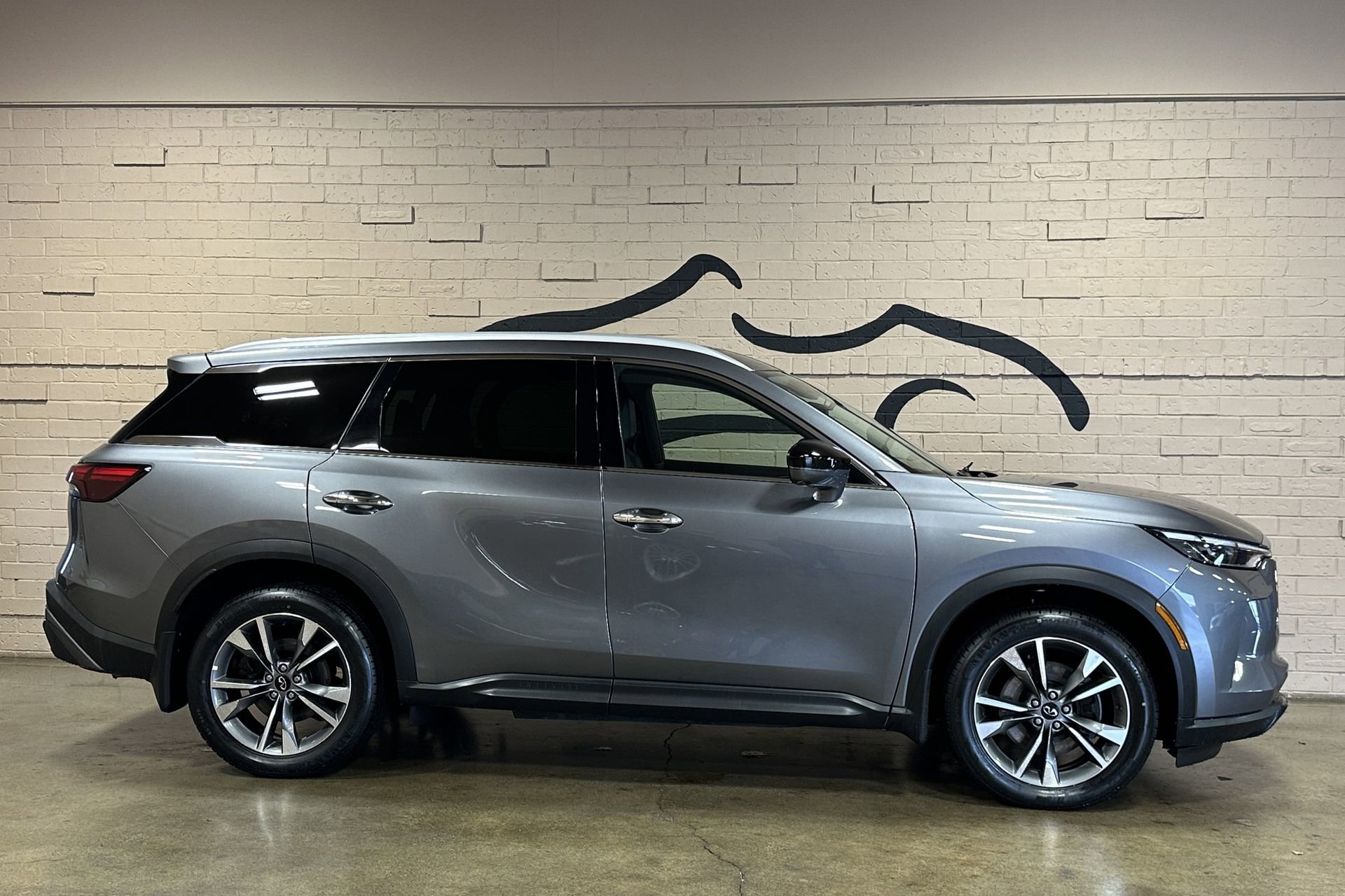 Used 2025 INFINITI QX60 Luxe AWD/4WD image 2
