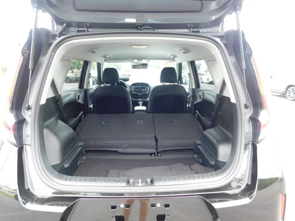 Used 2025 Kia Soul LX w/ LX Technology Package FWD image 22