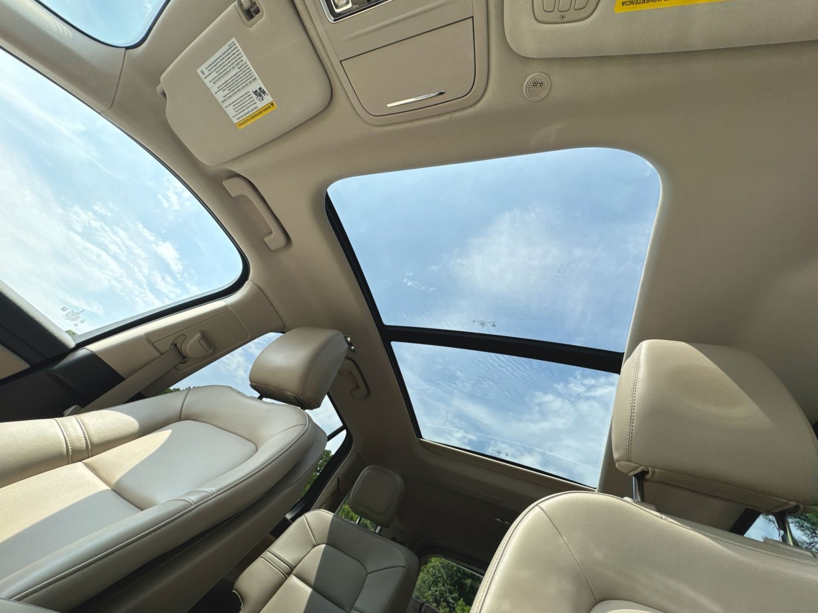Used 2023 Lincoln Aviator AWD w/ Premium Package image 24