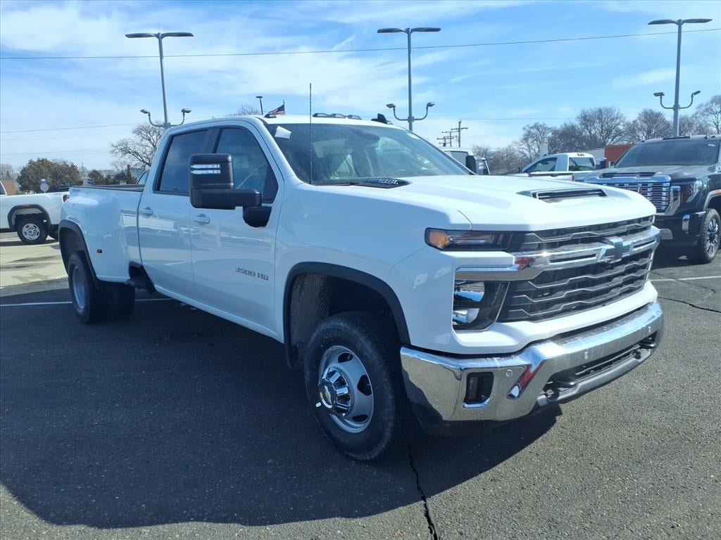 New 2026 Chevrolet Silverado 3500 LT w/ All Star Edition AWD/4WD image 3