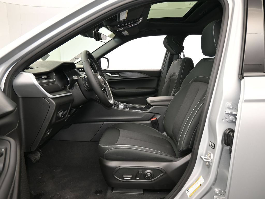 New 2026 Jeep Grand Cherokee Laredo X RWD image 12