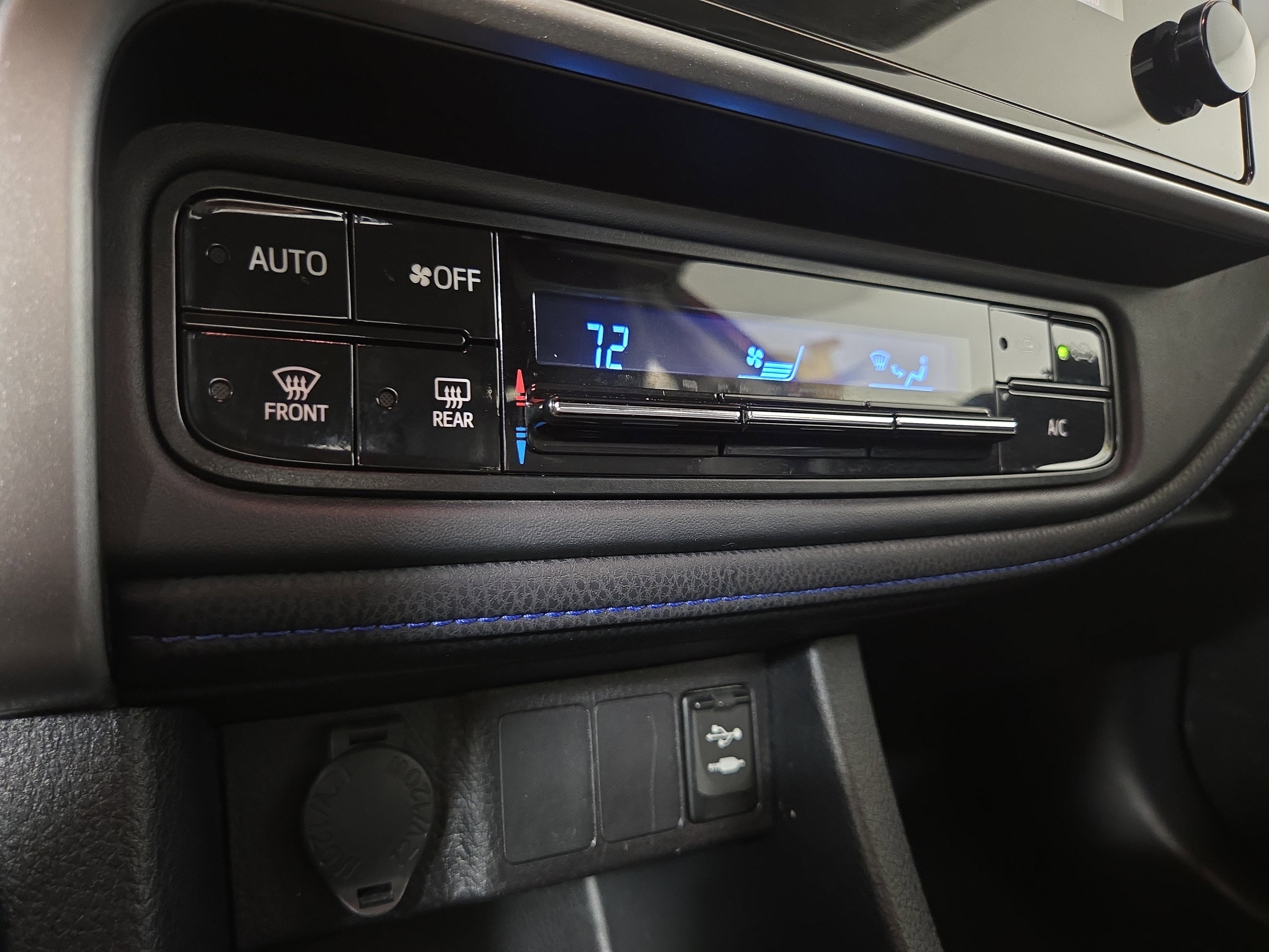 Used 2018 Toyota Corolla L image 26