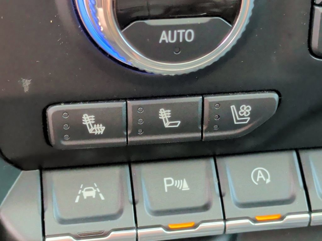 Used 2021 GMC Sierra 1500 AT4 w/ Technology Package image 31