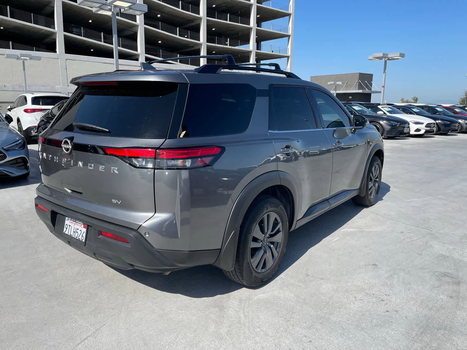 Used 2022 Nissan Pathfinder SV FWD image 3