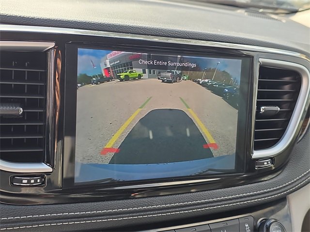 Used 2024 Chrysler Pacifica Limited image 28