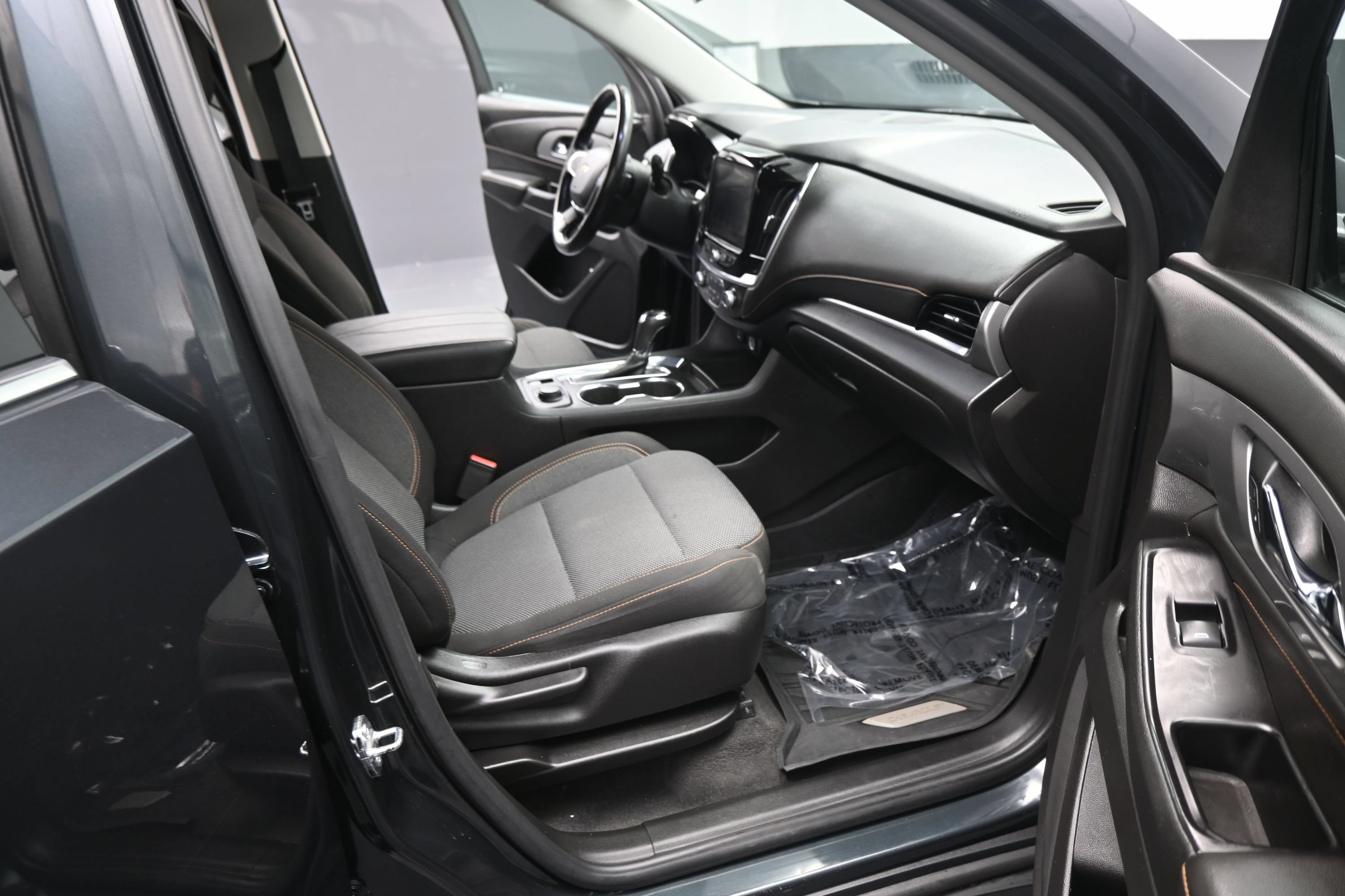 Used 2019 Chevrolet Traverse LT FWD image 20