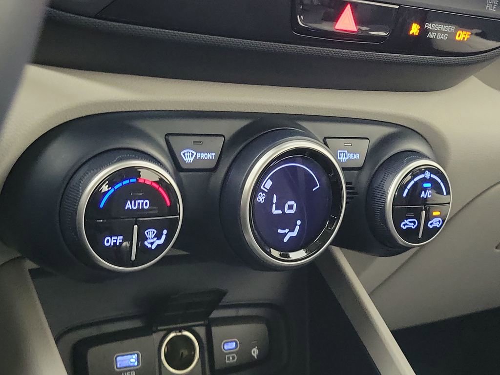 Used 2024 Hyundai Venue Limited FWD image 18