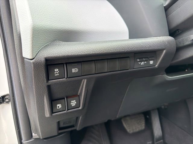 Used 2026 Toyota Sienna LE FWD image 24