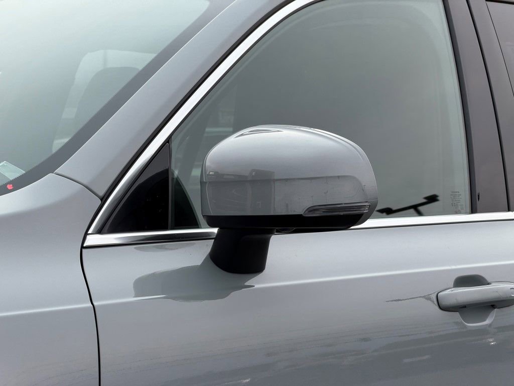 Certified 2025 Volvo XC90 B6 Plus image 9