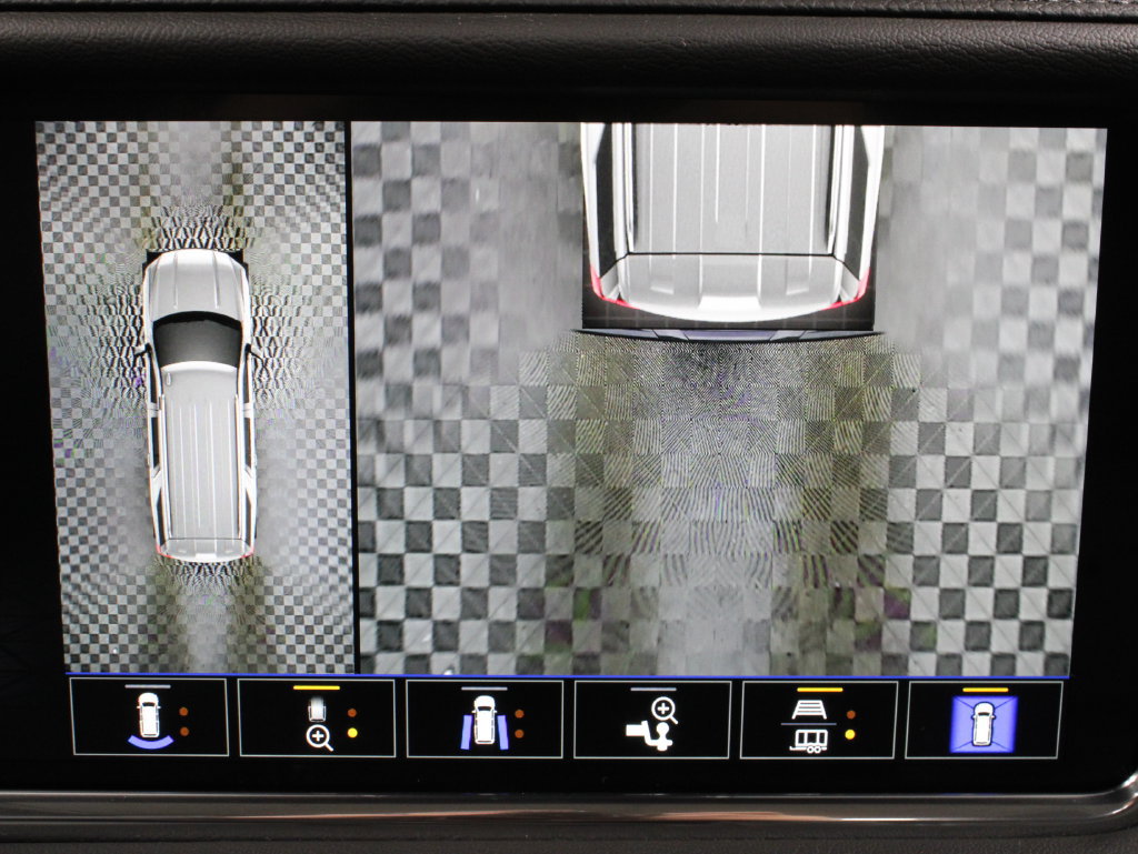 Used 2023 GMC Yukon XL Denali AWD/4WD image 25