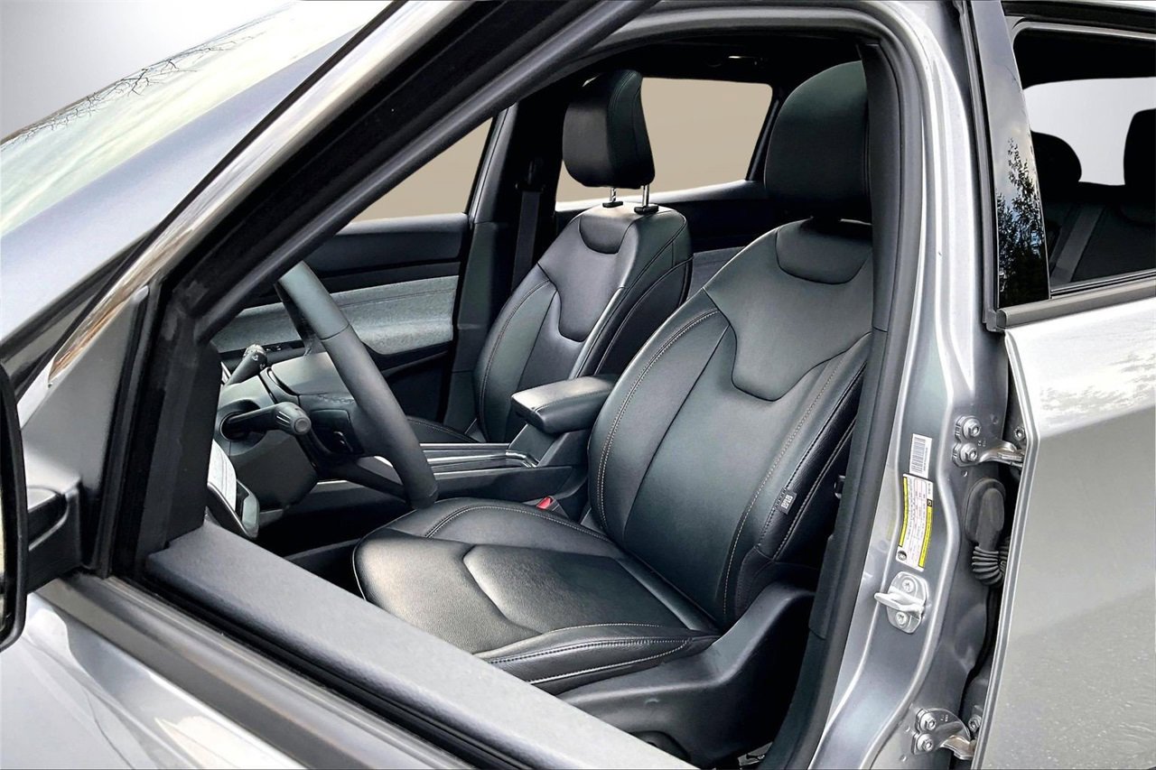 Certified 2024 Jeep Compass Latitude w/ Sun and Sound Group image 21