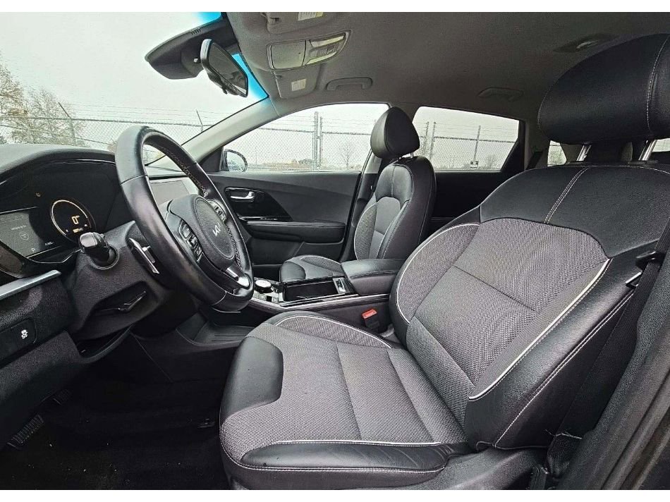 Used 2022 Kia Niro EX w/ Cold Weather Package image 5