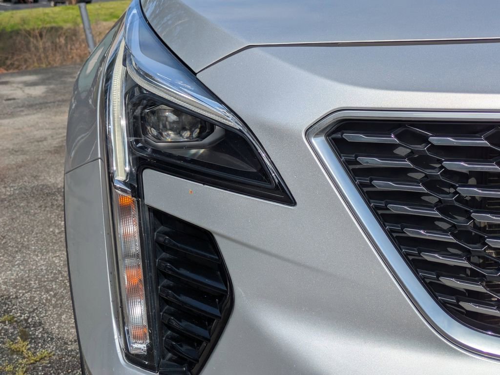 Used 2019 Cadillac XT4 Luxury w/ Cold Weather Package image 9