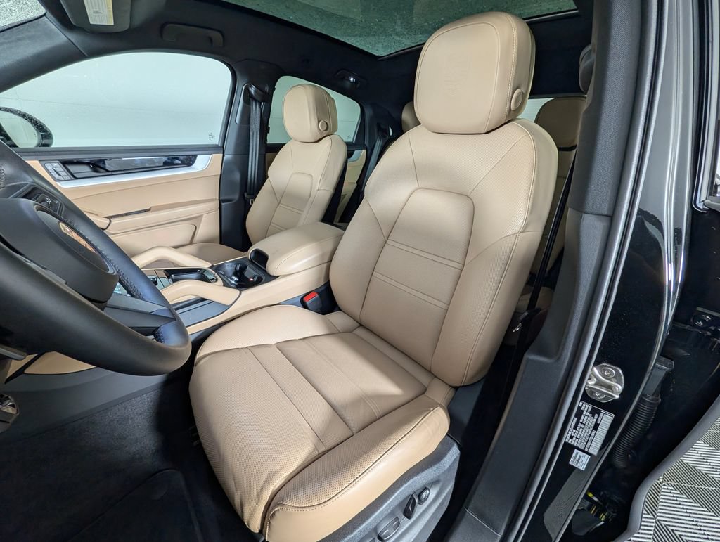 Certified 2026 Porsche Cayenne Coupe AWD/4WD image 18